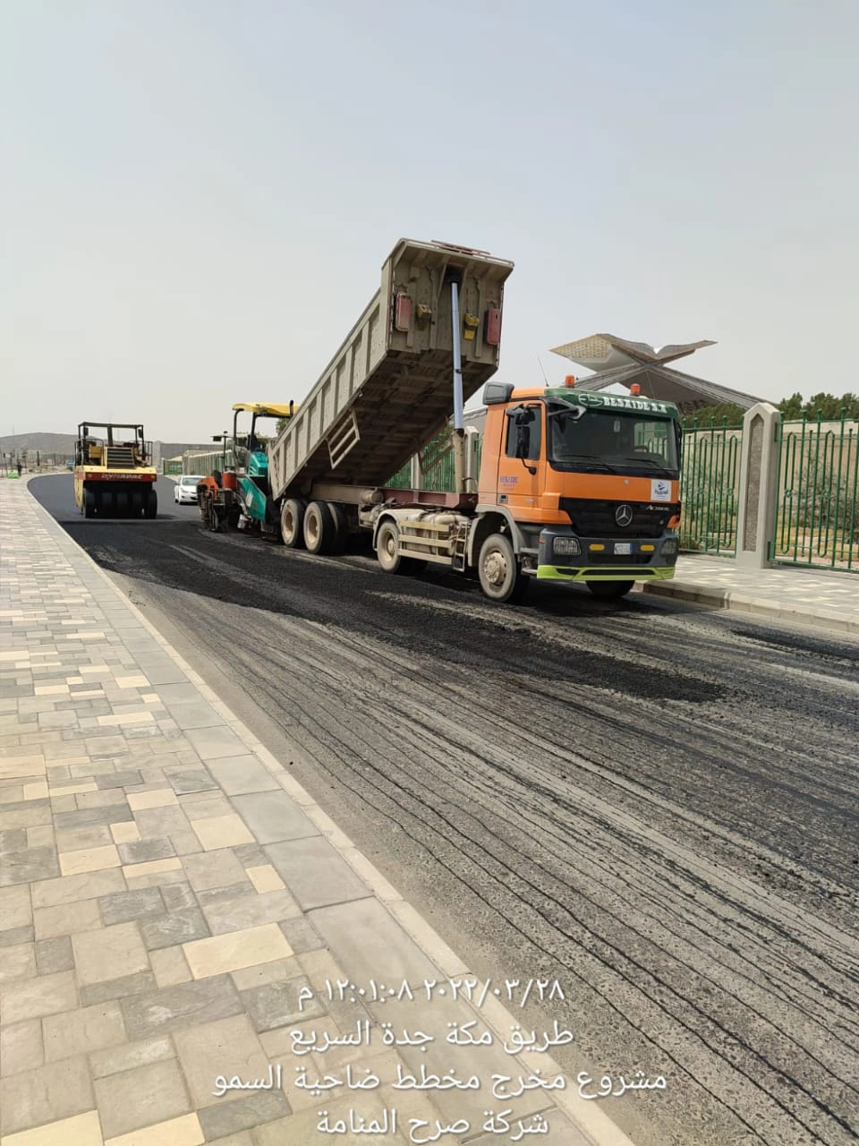 توريد الخلطة الأسفلتية على طريق مكة جدة السريع